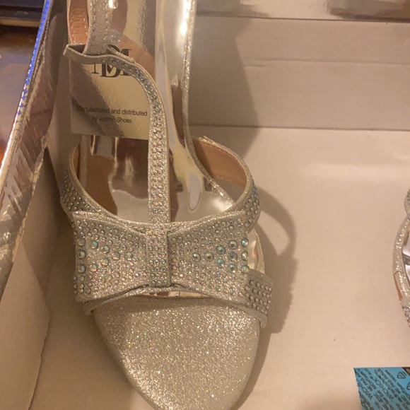 NEW! Bagley Mishka rhinestone encrusted low heel shoe - Picture 6 of 8